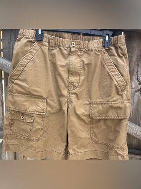 Tommy Bahama Men's Cargo Shorts in Khaki Brown